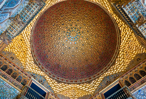 Incredibly fine details can be seen in this golden ceiling.