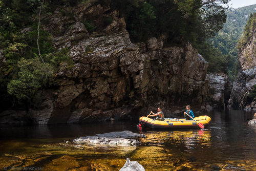 We managed to borrow a raft from a rafting group that was having a rest at Irenabyss.